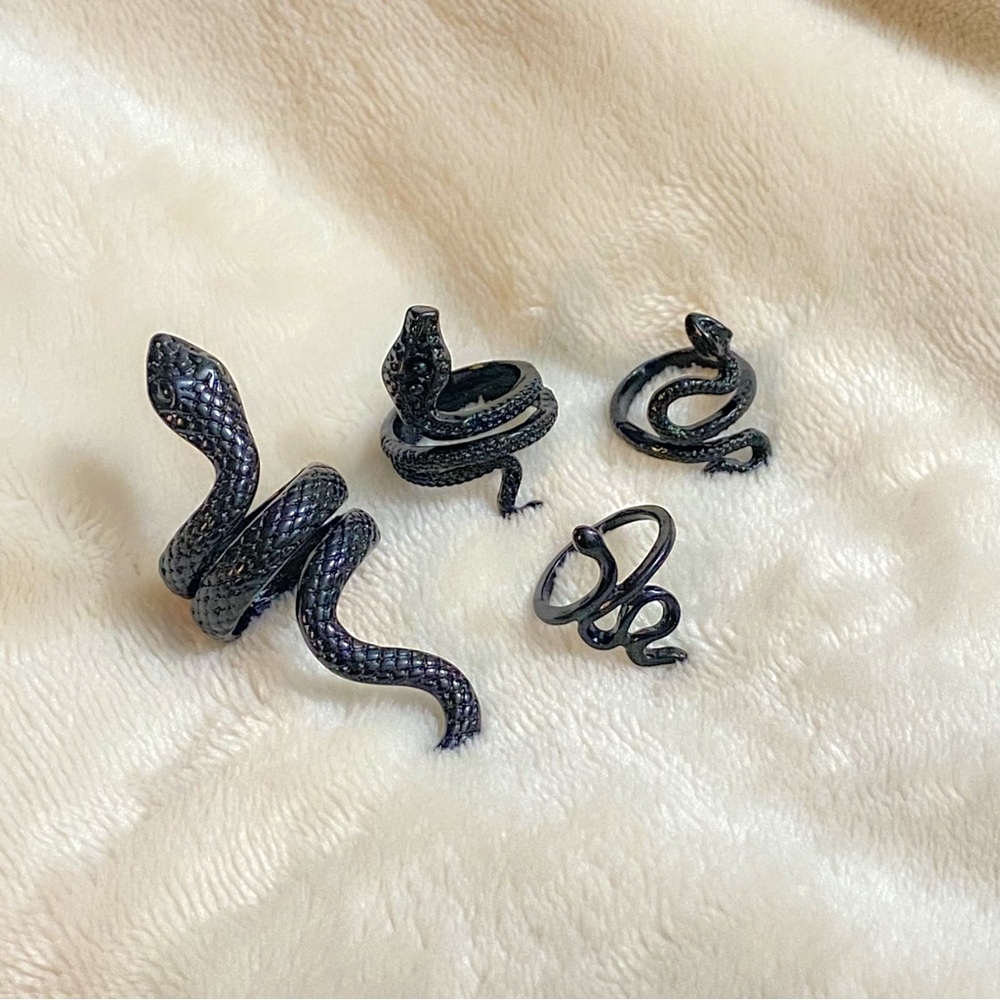 Set of 4 Adjustable Snake Rings in Black (Not Official Merchandise)